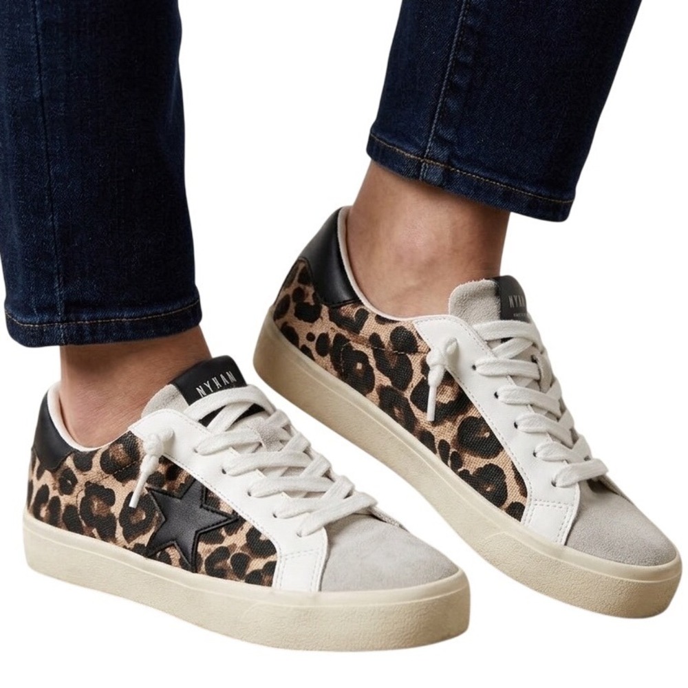 Steve Madden Fashion Sneakers Leopard Print Star Suede Multi Color
Size 5
